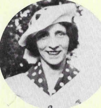 Julia Lee Niebergal